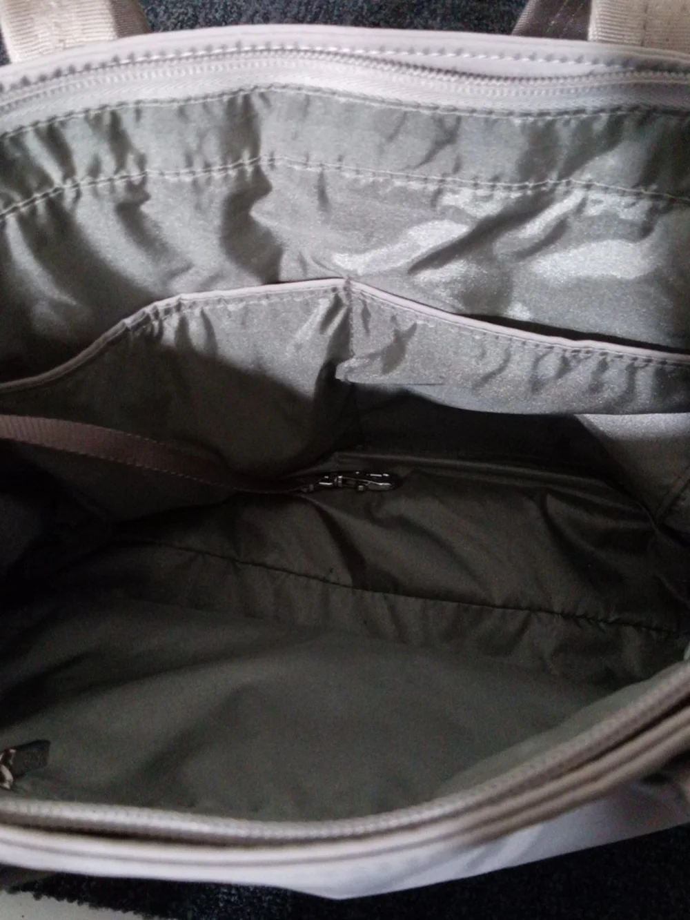 Light Gray Women's Tote with Front Zip Pocket - Hedgren - Picture 7 of 7